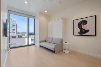 6401 Wilshire Blvd in Los Angeles, CA - Building Photo - Building Photo