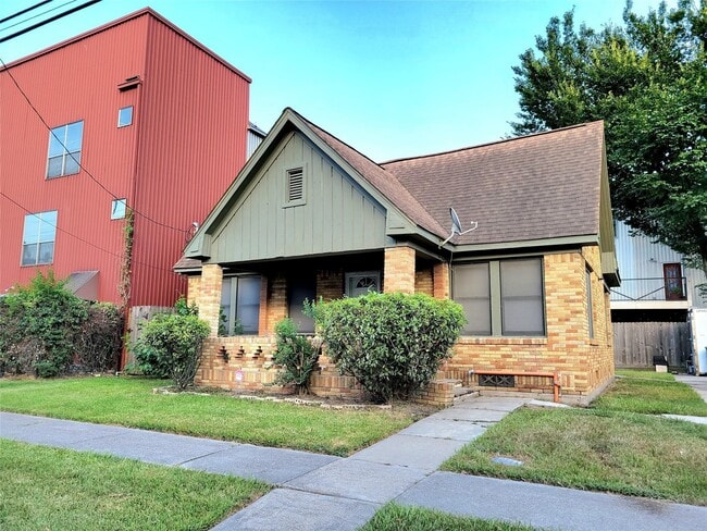 2811 Chenevert St in Houston, TX - Building Photo - Building Photo