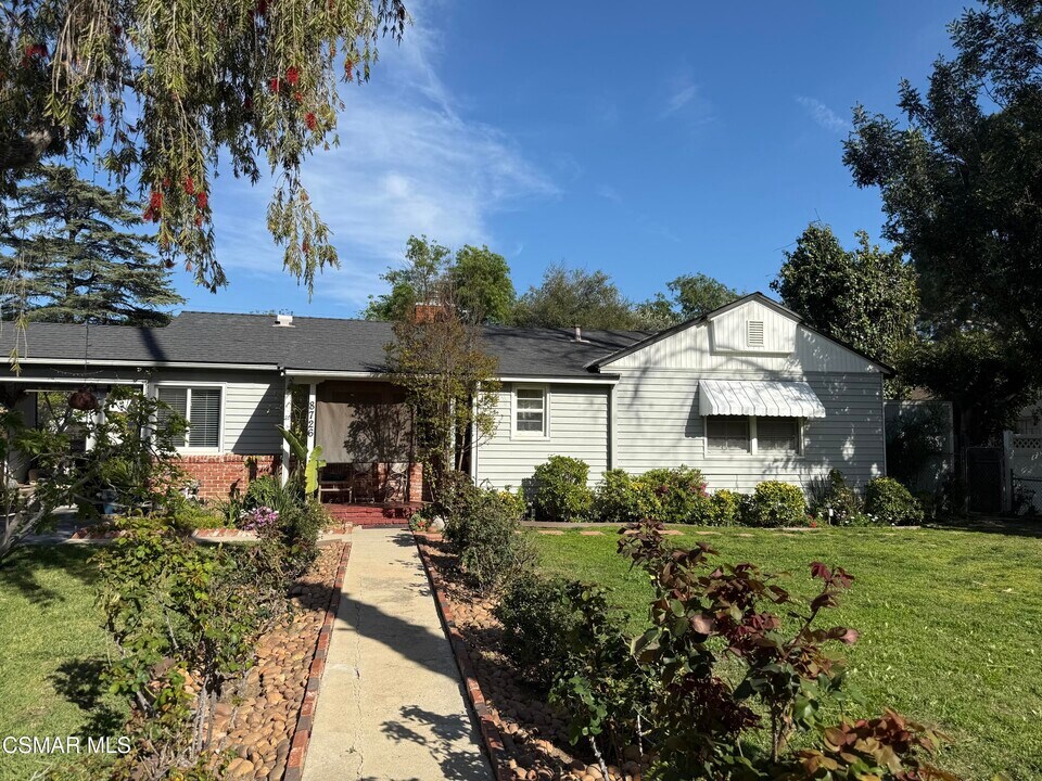 8726 Amestoy Ave in Los Angeles, CA - Building Photo