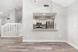 928 Laurel Ave in Venice, FL - Building Photo - Building Photo