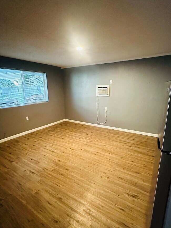 7825 Troost Ave, Unit B in North Hollywood, CA - Building Photo - Building Photo