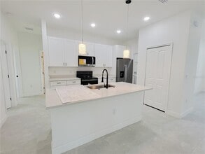 421 Tonklin Rd SW in Palm Bay, FL - Building Photo - Building Photo