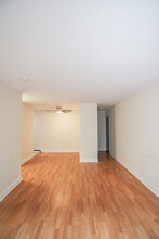 561 W Cornelia Ave, Unit #482 in Chicago, IL - Building Photo - Building Photo