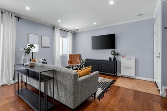 200 Elm Ave, Unit #15 in Long Beach, CA - Foto de edificio - Building Photo