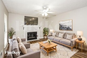 7513 Old S Ln in Jonesboro, GA - Foto de edificio - Building Photo