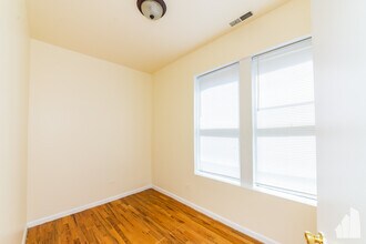 2910 S Wentworth Ave, Unit 3F in Chicago, IL - Building Photo - Building Photo