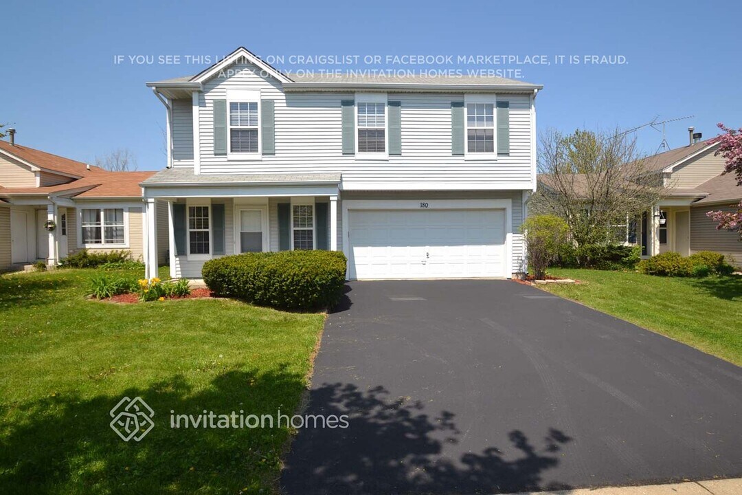 180 E Big Horn Dr in Hainesville, IL - Foto de edificio