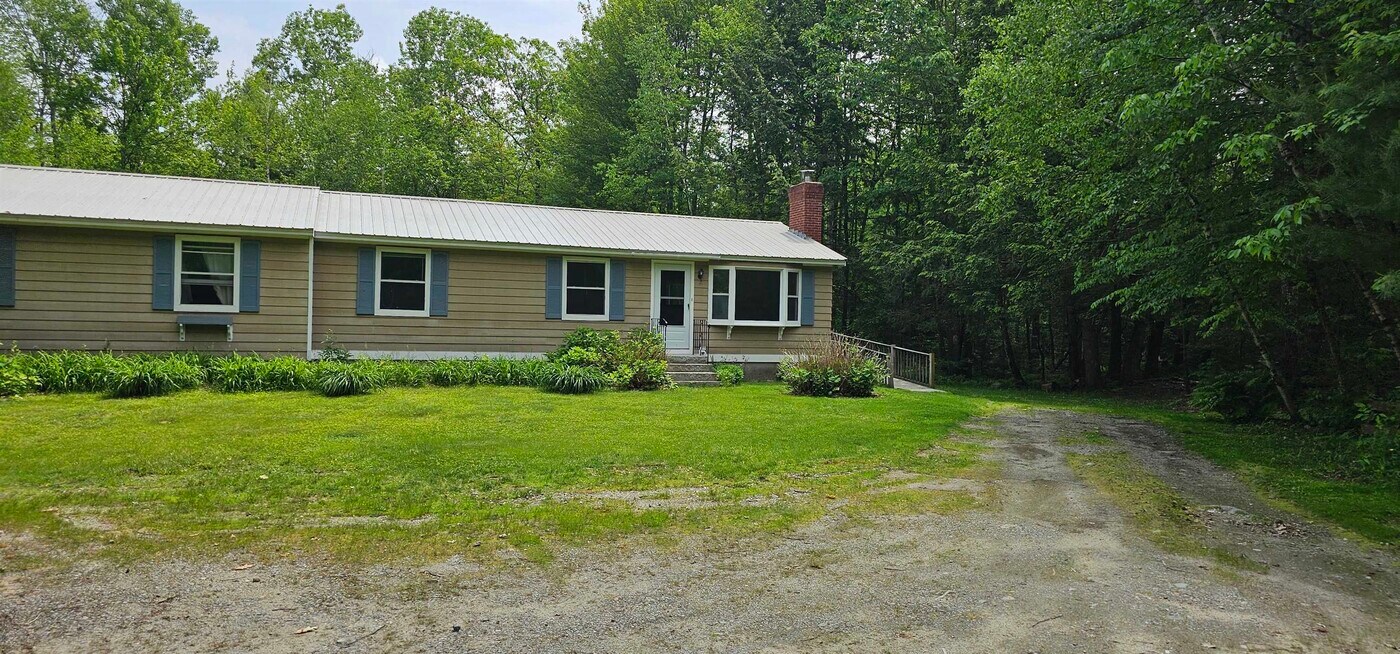 36 Brimstone Corner Rd in Antrim, NH - Building Photo