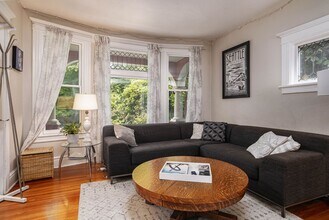 926 SE 15th Ave in Portland, OR - Building Photo - Building Photo