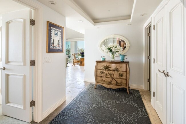 1760 Avenida Del Mundo in Coronado, CA - Foto de edificio - Building Photo