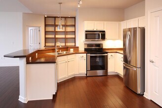 4120 S Lake Dr in St. Francis, WI - Building Photo - Building Photo