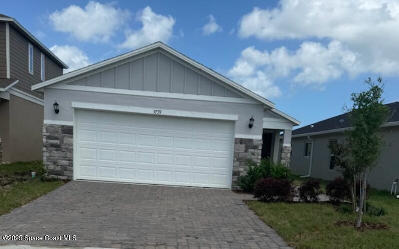 3739 Grappler Cir SE in Palm Bay, FL - Building Photo