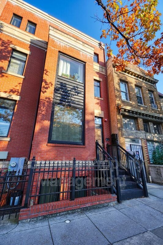 property at 1553 9th St NW