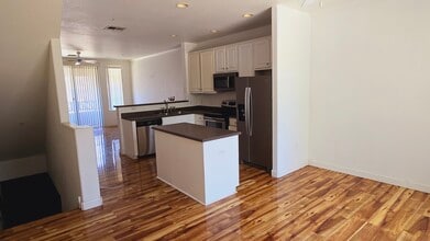 4465 E Paradise Village Pkwy S APT 1129 in Phoenix, AZ - Building Photo - Building Photo
