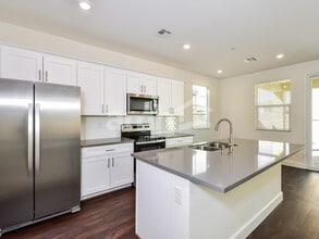 126 Charmante Tulip Lane in Henderson, NV - Building Photo - Building Photo