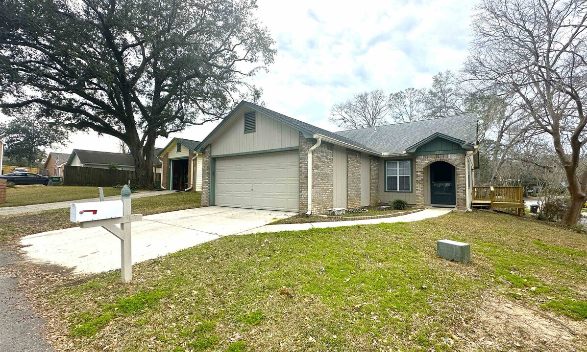 4239 Red Oak Dr in Tallahassee, FL - Building Photo