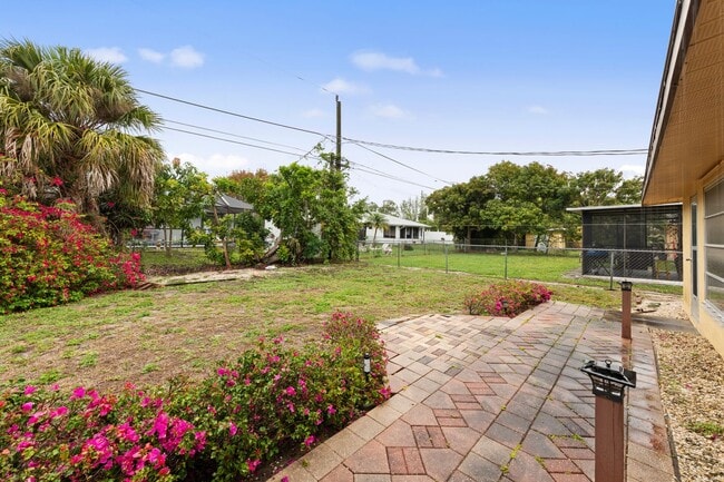 759 96th Ave N