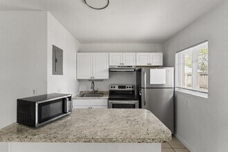 709 SW 13th Ave, Unit 3 in Fort Lauderdale, FL - Building Photo - Building Photo