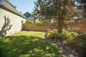 19632 Hollygrape St in Bend, OR - Building Photo - Building Photo