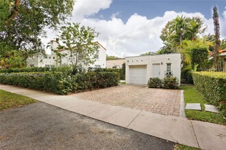 1222 Pizarro St in Coral Gables, FL - Building Photo - Building Photo