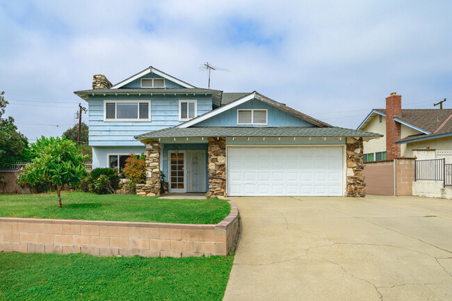 2115 Stratford Way in La Verne, CA - Foto de edificio - Building Photo