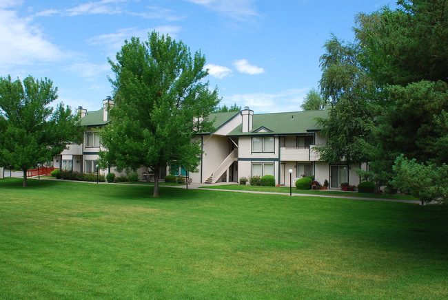 Cedar Chateau Estates B in Spokane Valley, WA - Foto de edificio - Building Photo