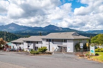 40 SW Wasco St in Cascade Locks, OR - Building Photo - Building Photo