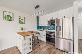 2345 Ala Wai Blvd in Honolulu, HI - Building Photo - Building Photo