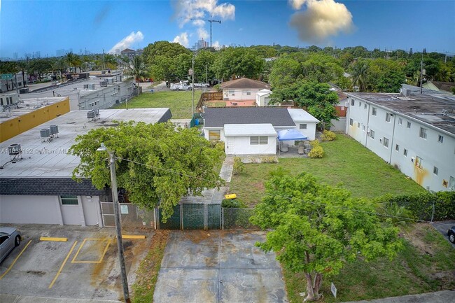 25 SW 14th St in Dania Beach, FL - Building Photo - Building Photo