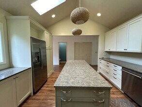 3501 Lake Dr SE in Grand Rapids, MI - Building Photo - Building Photo