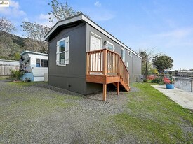 9510 Harbor Dr in Glenhaven, CA - Building Photo