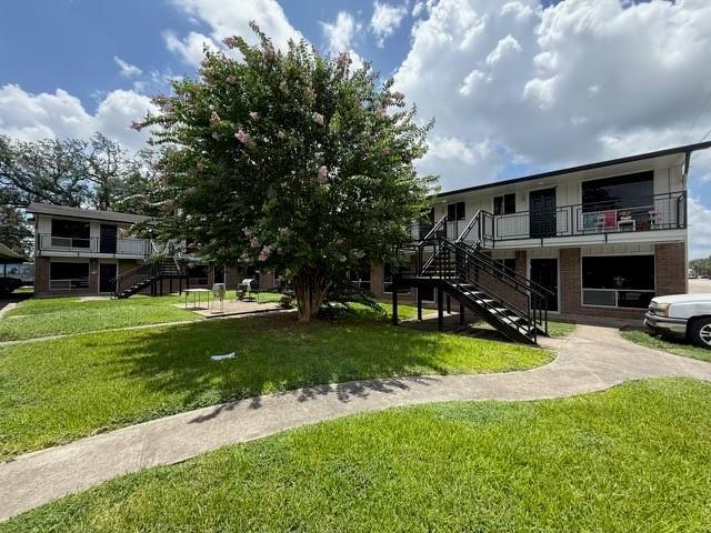 2201 N Grand Blvd in Pearland, TX - Foto de edificio - Building Photo