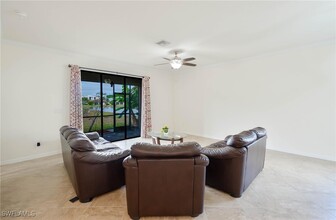 9215 Shadow Oak Ln in Naples, FL - Building Photo - Building Photo