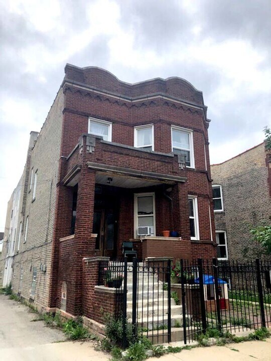 3715 W Belden Ave in Chicago, IL - Building Photo