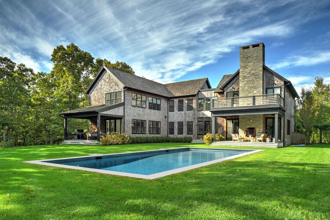 9 Devon Woods Close in Amagansett, NY - Building Photo