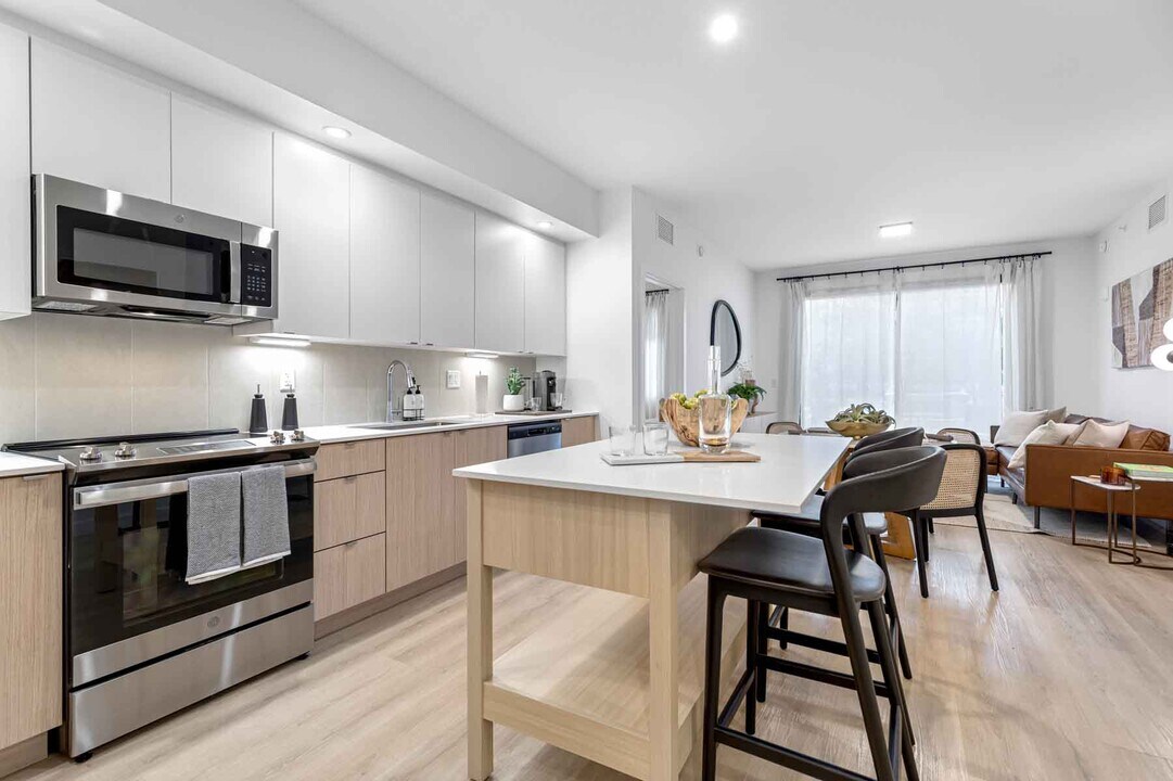 16800 NW 2nd Ave, Unit B in North Miami Beach, FL - Building Photo