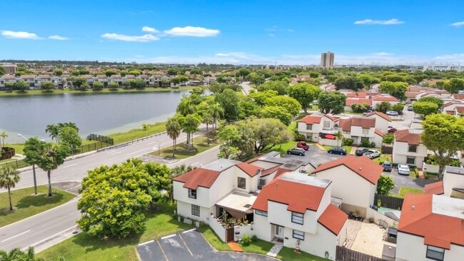 693 NW 102 Pl in Miami, FL - Building Photo - Building Photo