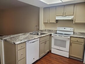 12510 White Bluff Rd in Savannah, GA - Building Photo - Building Photo
