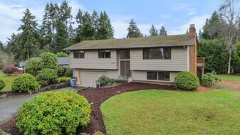 1502 Adams St in Steilacoom, WA - Building Photo