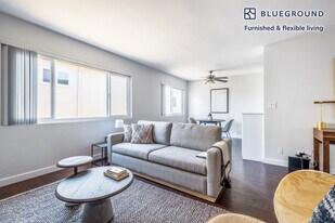 330 N Crescent Dr in Beverly Hills, CA - Building Photo