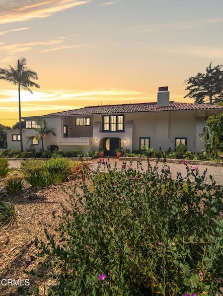 2607 Puesta del Sol in Santa Barbara, CA - Building Photo