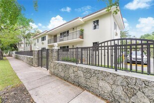 35 Antilla Ave, Unit 11 in Coral Gables, FL - Building Photo