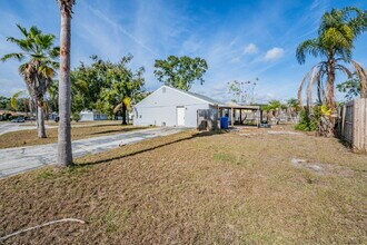 16001 Saddlestring Dr in Tampa, FL - Foto de edificio - Building Photo