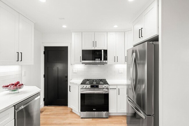 63 Oak St in Somerville, MA - Building Photo - Building Photo