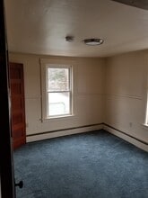 9 Albert St, Unit #2 in Claremont, NH - Building Photo - Building Photo