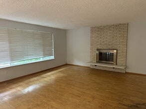 12914 NE 136th St in Kirkland, WA - Building Photo - Building Photo