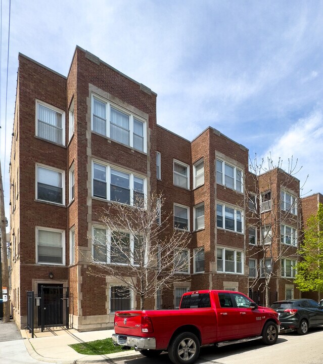 6750 N Greenview Ave in Chicago, IL - Building Photo