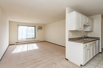 Como Park Apartments in St. Paul, MN - Building Photo - Interior Photo