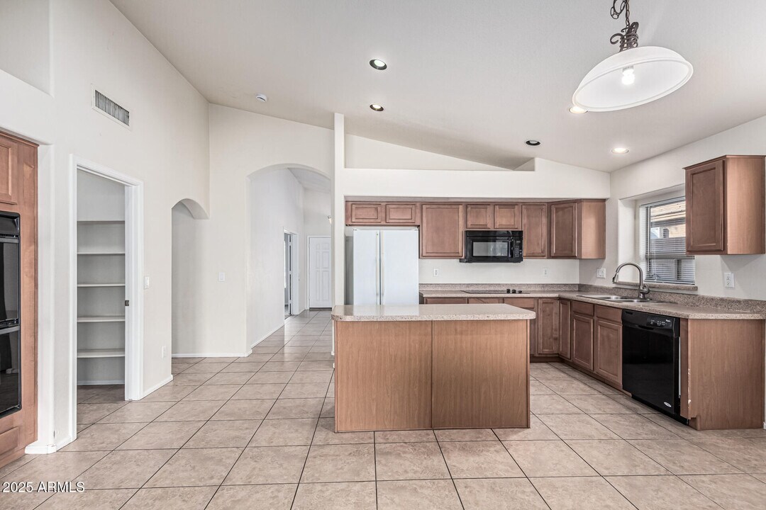 16423 W Monroe St in Goodyear, AZ - Building Photo