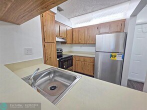 11440 NW 45th St in Coral Springs, FL - Foto de edificio - Building Photo